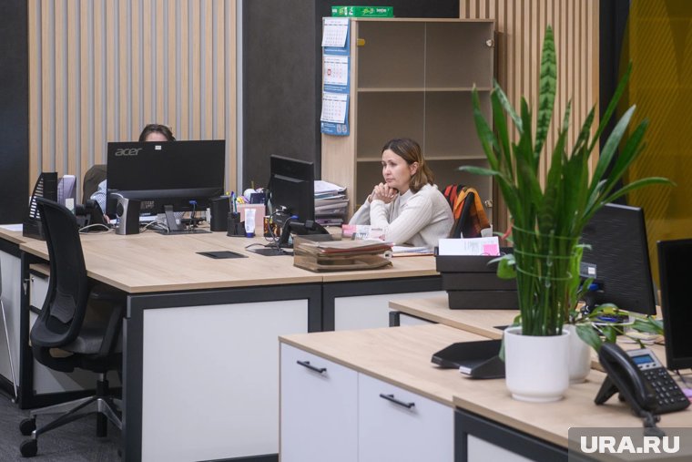 Как работаем и отдыхаем в октябре-ноябре 2025: наступила шестидневная рабочая неделя