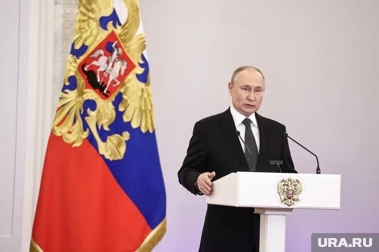 Путин в Георгиевском зале Кремля вручил медали Героя труда и Государственные премии