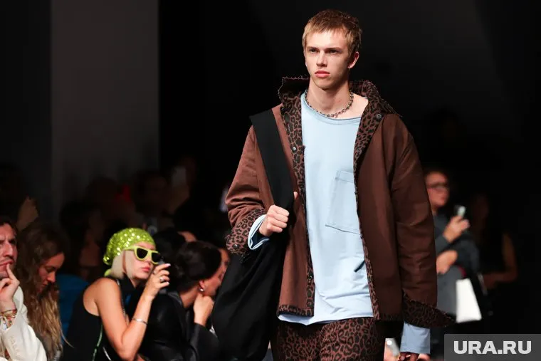 В моде коричневый и голубой цвета