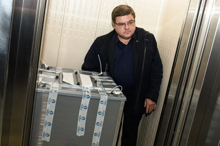 Урны для голосования с опроса свозят в администрацию Екатеринбурга