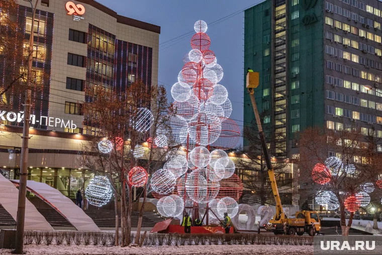 Кто лучше украсит свой офис?