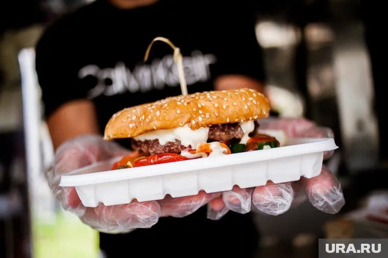 Самый большой любитель бургеров получит приз