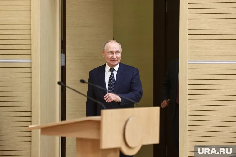 Коробки с подписями в штаб Владимира Путина доставили волонтеры