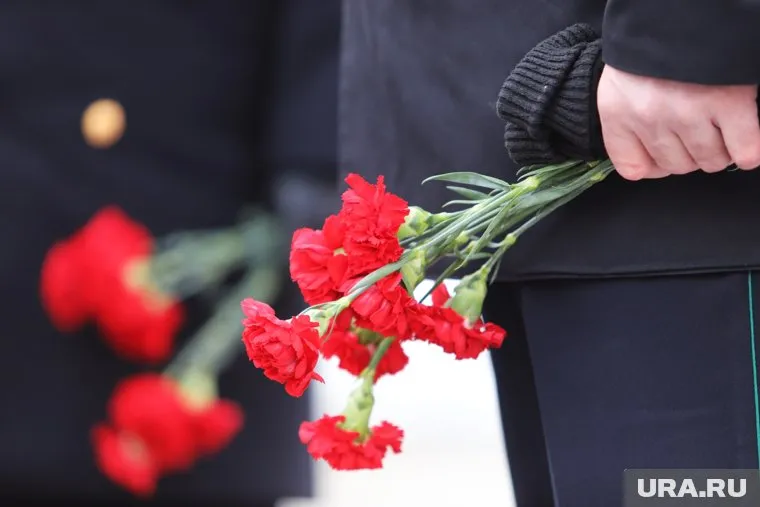 Стела посвящена кавалеру ордена Мужества