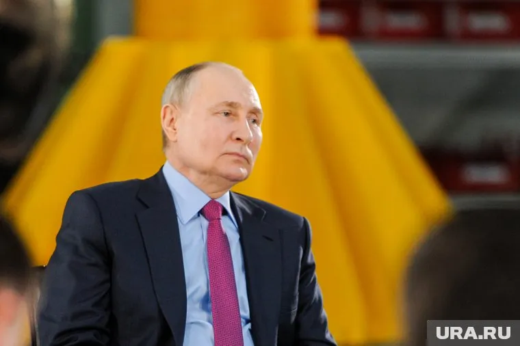 Автор объявления заполучил визитку, когда Путин еще не был президентом России