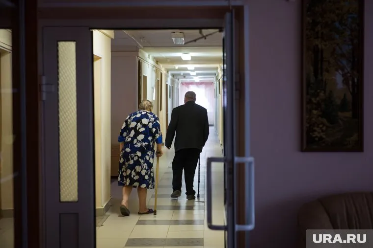 Еще два месяца назад пенсионер жил в доме престарелых