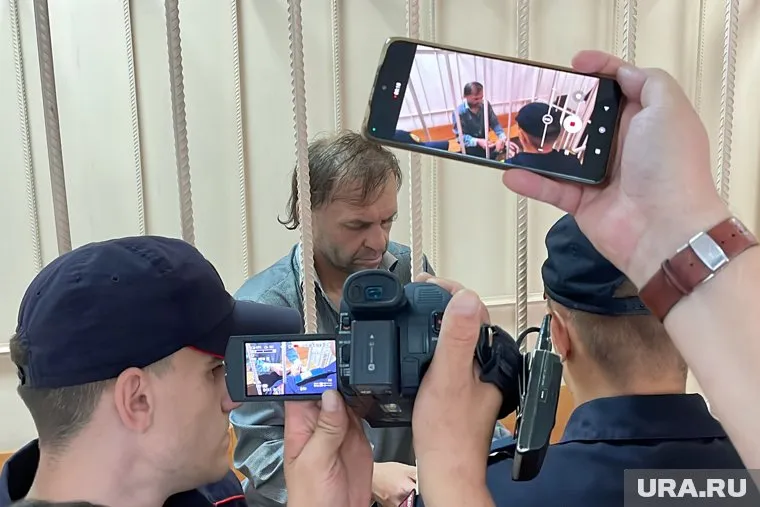 По словам матери Владимира Ческидова, его супруга проживает в Екатеринбурге