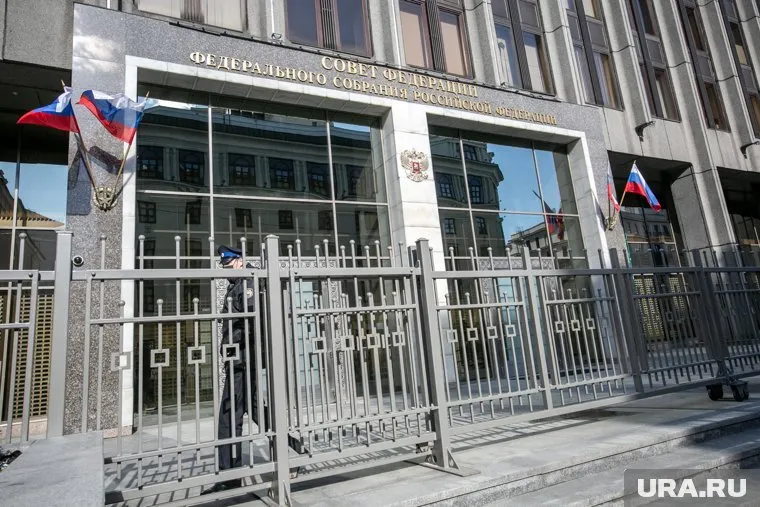 Из Госдумы временно нельзя попасть в Совфед
