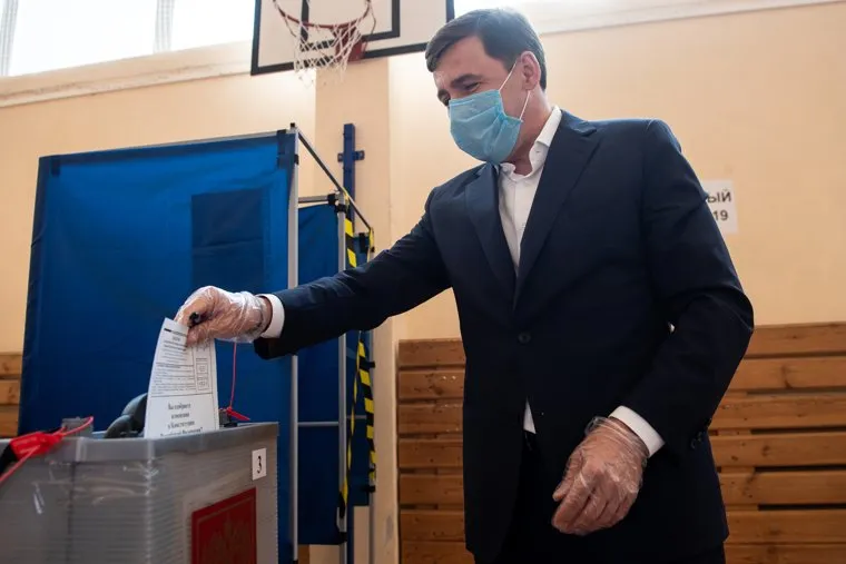 Голосование по внесению поправок в Конституцию РФ в гимназии №104. Екатеринбург