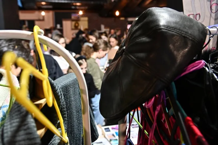 Казаки возле бара Intouch. Необр