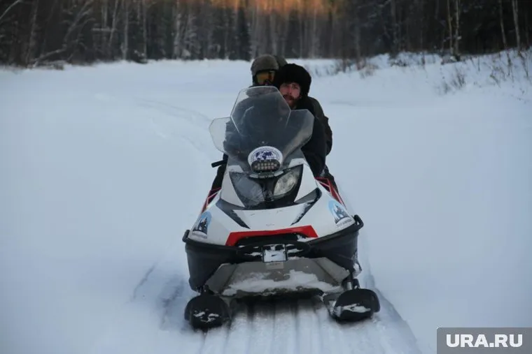 Водитель и пассажир снегохода получили травмы в ДТП