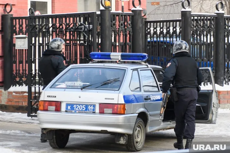Сейчас полицейские проверяют информацию о преступлении