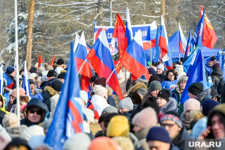 43% россиян уверены, что страна копит силы перед подъемом