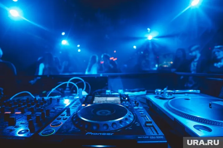 Николай Николаев назвал модели наушников со звучанием, как у AirPods