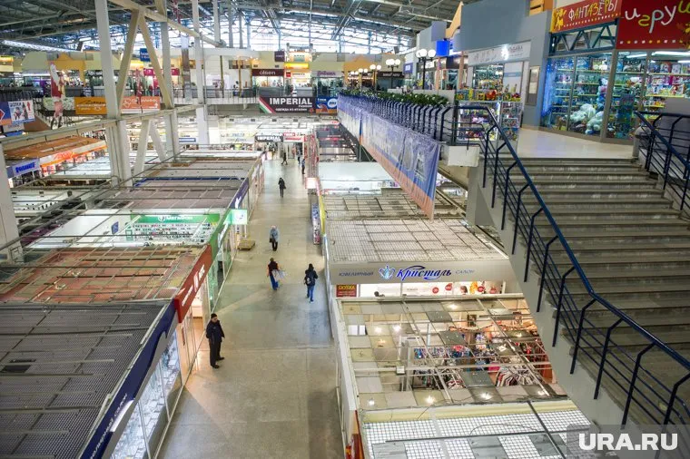 Мэрия Екатеринбурга пока не планирует сносить ТЦ «Дирижабль»