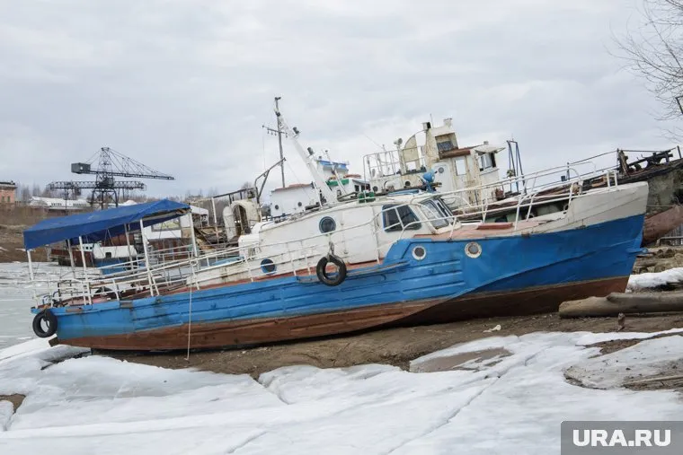 Жительница Кургана продает мини-корабль ручной работы (архивное фото)