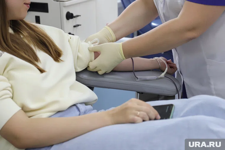 К сдаче крови нужно готовиться три дня, само переливание длится примерно 6-7 минут