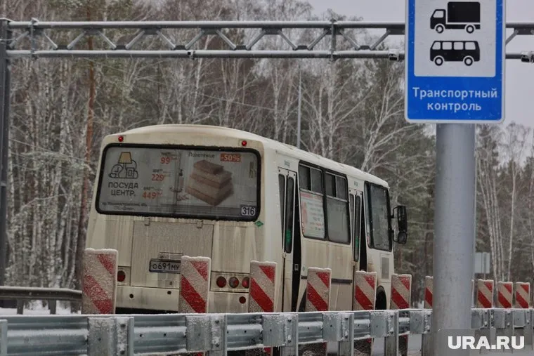 Курганец попытался выломать дверь автобуса, чтобы выйти не на остановке