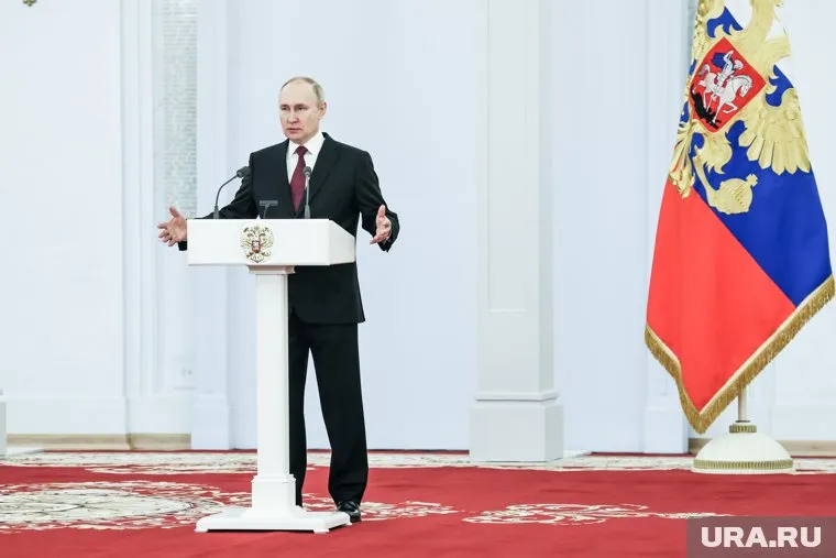 Владимир Путин наградил 20 россиянок 8 марта