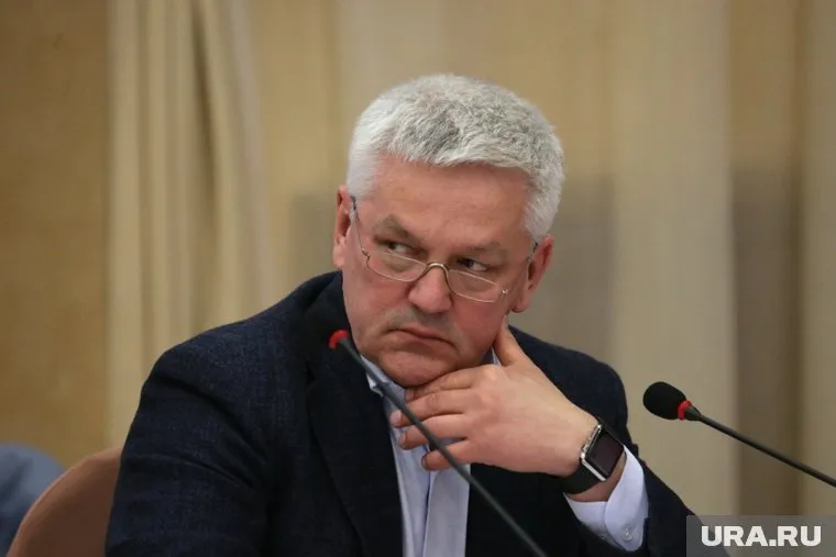 Вадиму Плотникову давно пророчили отставку, но пока лишь растет число его заместителей