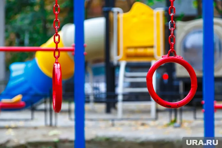 От бритв едва не пострадал игравший на площадке ребенок