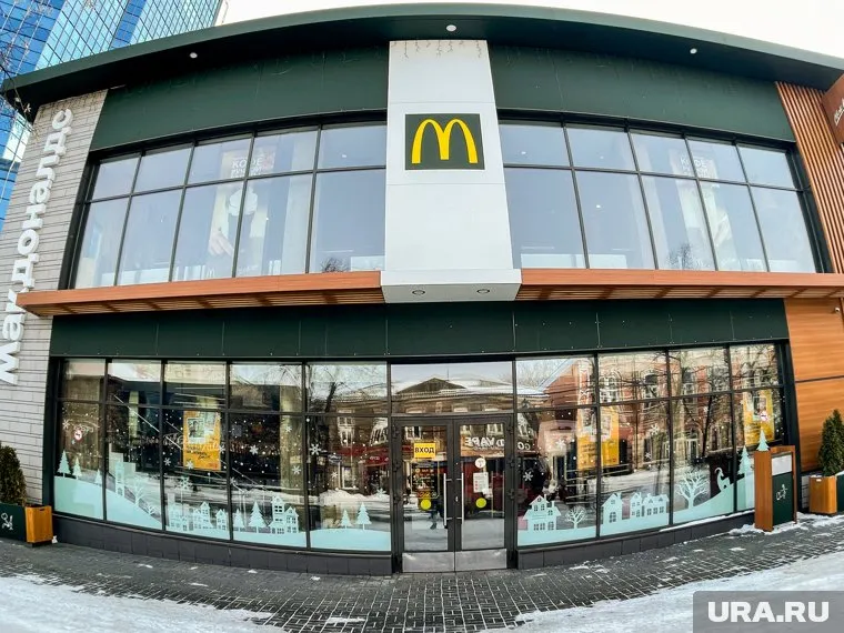 McDonald’s на главной пешеходной улице Кирова продолжает свою работу