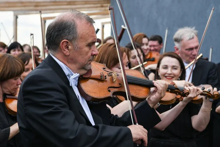 Уральский филармонический оркестр на крыше ЖК Форум Сити. Екатеринбург