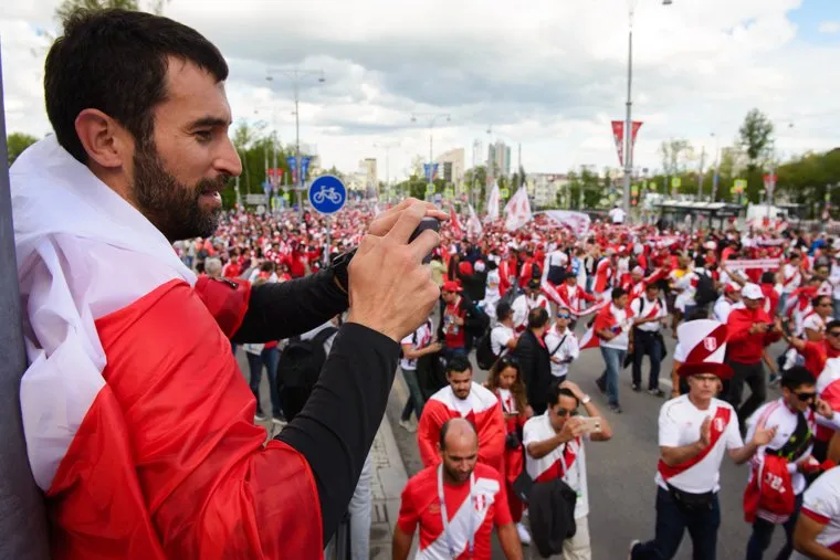 ЧМ-2018. Екатеринбург перед 21 матчем Чемпионата мира по футболу - Франция-Перу, шествие, болельщики сборной перу