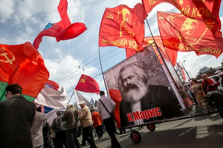 Первомай в Москве. Москва, флаг красный, митинг кпрф, Карл Маркс, первое мая, коммунисты