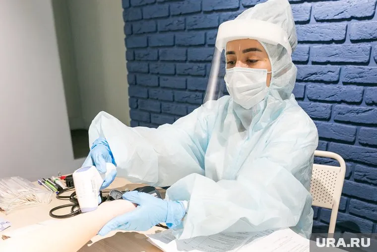 Коронавирус отличается от ОРВИ риском появления обострений после болезни, предупредила Наталья Пшеничная