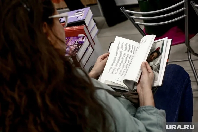 В барах и кафе можно бесплатно взять книгу с редким произведением русских классиков