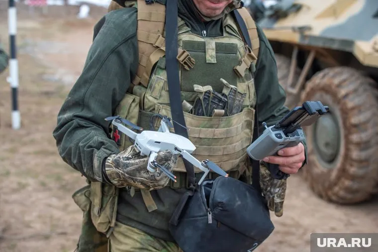 Военный из ХМАО спас сослуживцев, но сам получил осколочные ранения