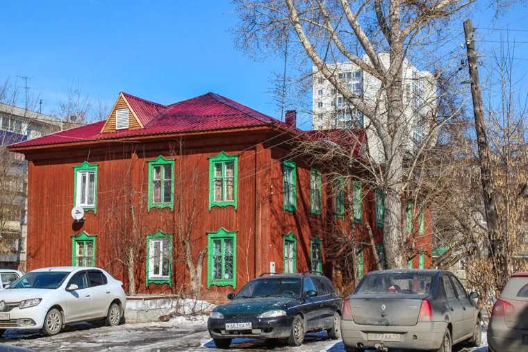 Ремонт крыш в Кургане на аварийных домах.Курган., старый дом, капитальный ремонт, новая крыша