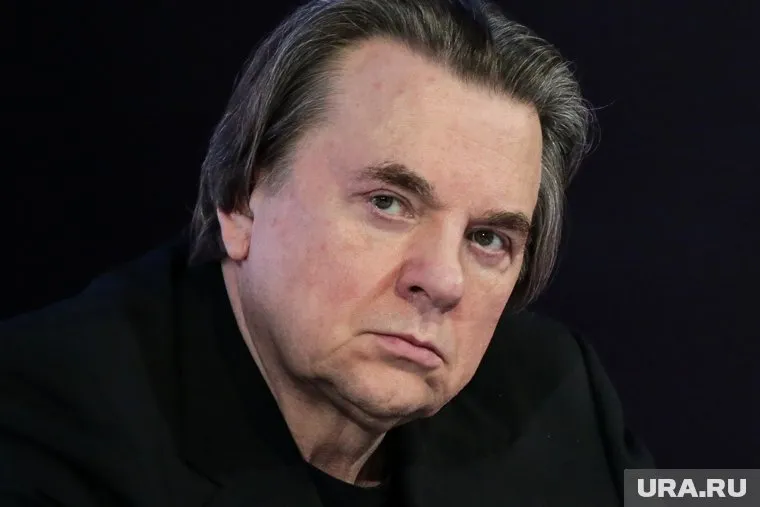 Эрнст отметил, что иногда телеканалы перерастают своих ведущих