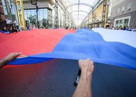 Символ нашей сплоченности: как в Челябинске отметили День Государственного флага РФ