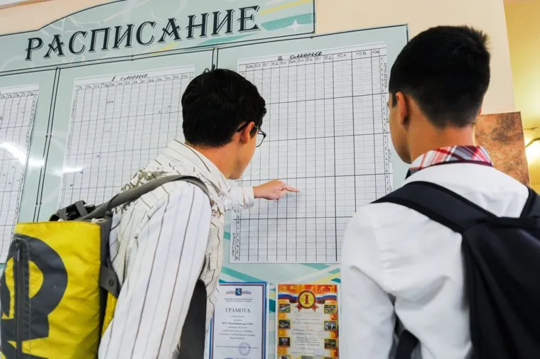 Школа в селе Долгодеревенское, где пикетировали старшеклассники. Челябинская область