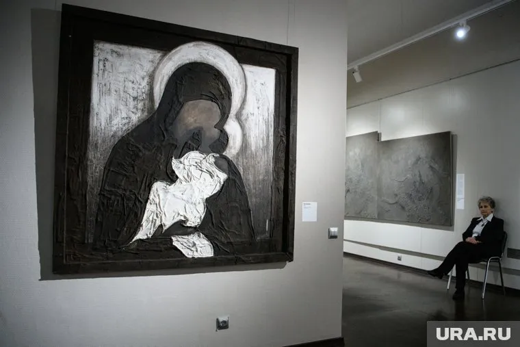 Вариант «Богоматери с младенцем» из старых тряпок