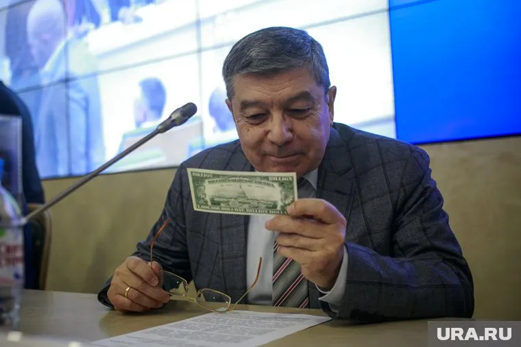 Чем для россиян обернется отмена доллара