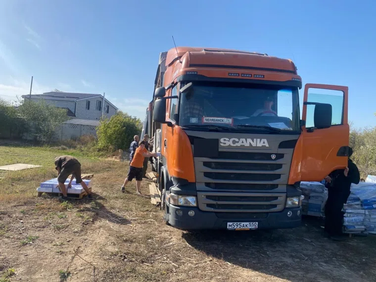 Из Челябинской области в Свято-Вознесенский монастырь (ЛНР) доставили 25 тонн керамической плитки для ремонта