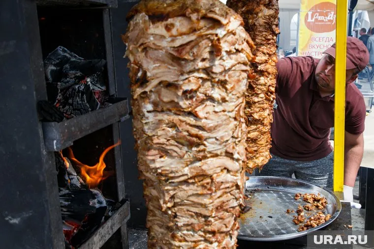 В одном из заведений делали шаурму из мяса без документов