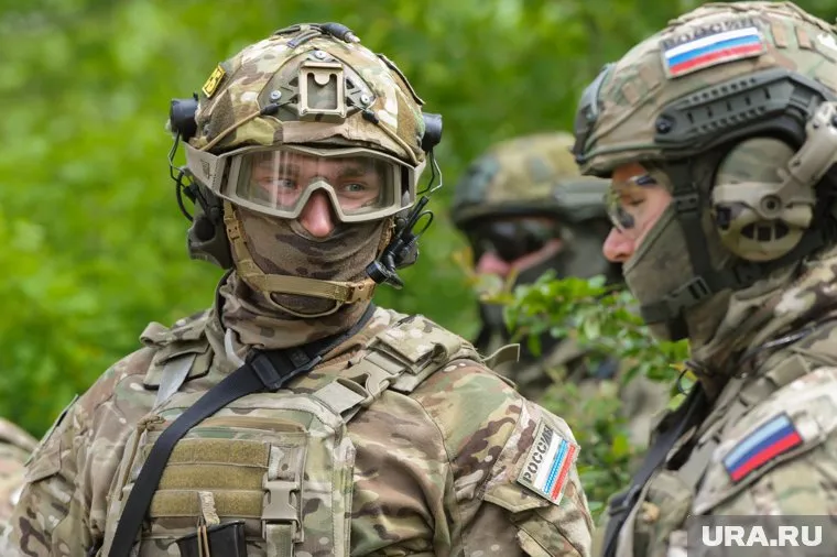 Сотрудники ФСБ окружили дом Магомедова