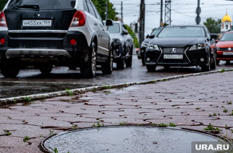Многие дворы превращаются в парковки из-за водителей, которые не задумываются о комфорте пешеходов