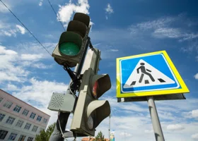 В Сургуте установят 17 новых светофоров до начала зимы