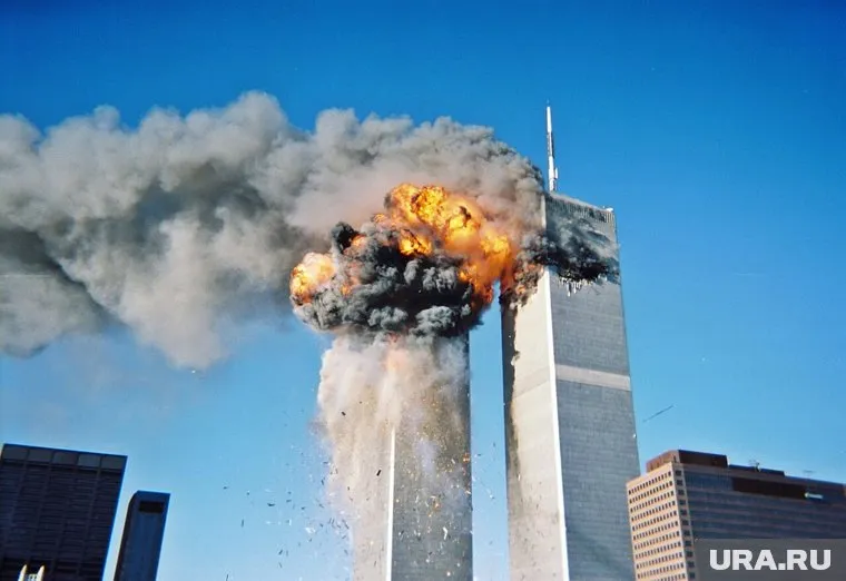 В США 11 сентября 2001 года произошло нападение на башни-близнецы