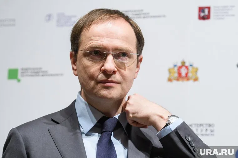 Один из задержанных — высокопоставленный подчиненный Владимира Мединского, другой ранее работал с ним