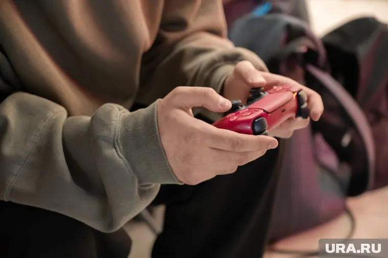 Курганские футболисты сыграли на приставке, а затем показали мастерство на футбольном поле