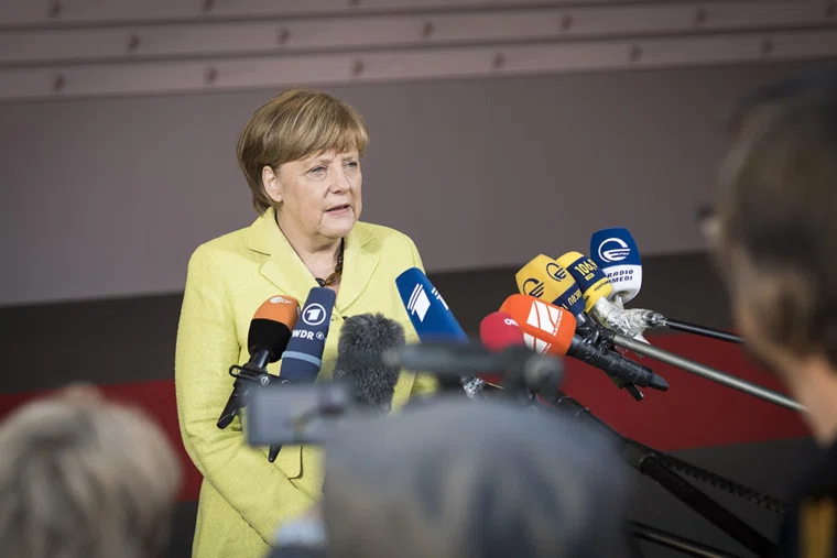 В 2021 году ЕС планировал ввести новый формат диалога с Москвой, заявила Меркель