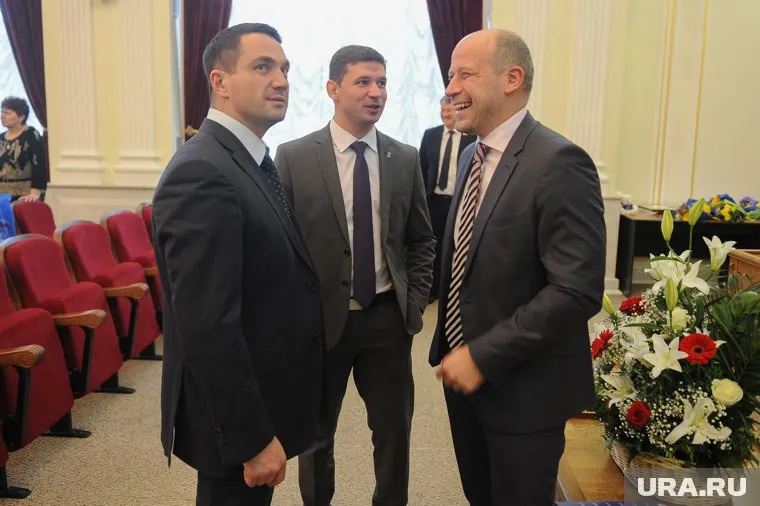 Малофеев (в центре) сменил Алексея Лошкина (слева) в должности руководителя РИК