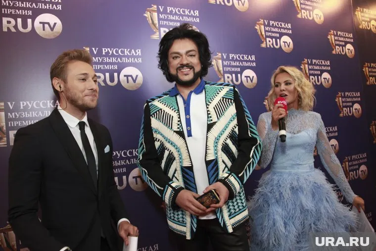 Клип на песню Филиппа Киркорова «Просто подари» был выпущен в 2010 году