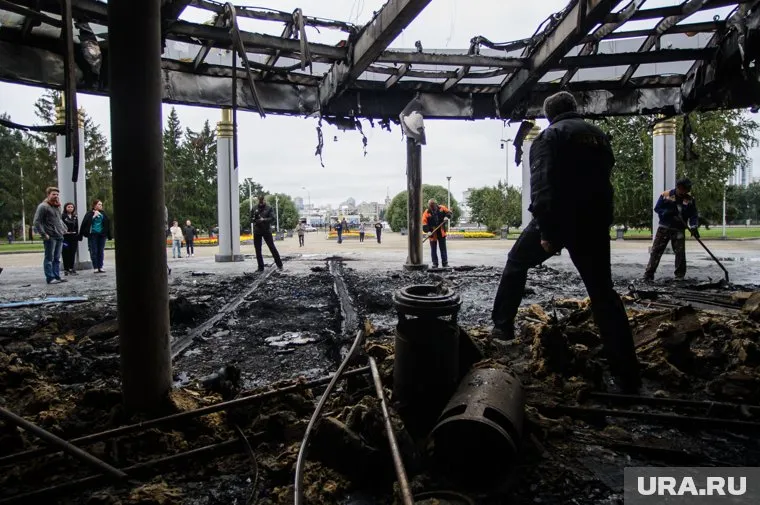 Входная группа "Космоса" в Екатеринбурге серьезно пострадала от противника "Матильды"